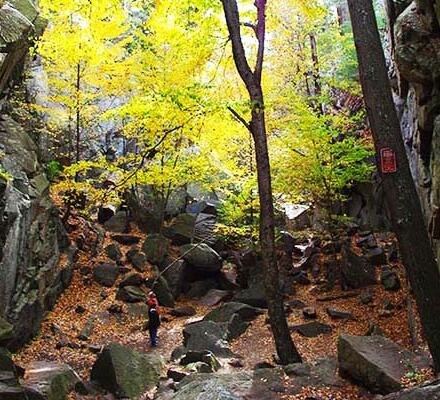 Rock walls and boulders in Purgatory Chasm State Reservation.